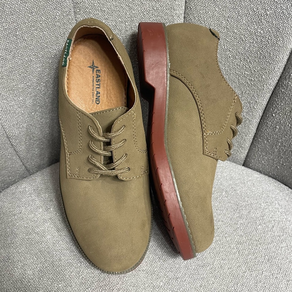 NWOB Eastland Kid’s Buck Oxfords Taupe Suede Lace-Up Derby Shoes US 2.5 EVA Sole